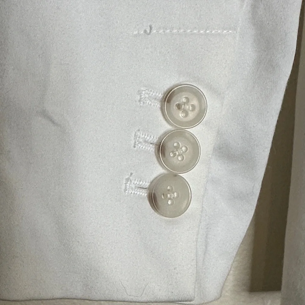 Banana Republic Elegant White Blazer - Picture 4 of 6